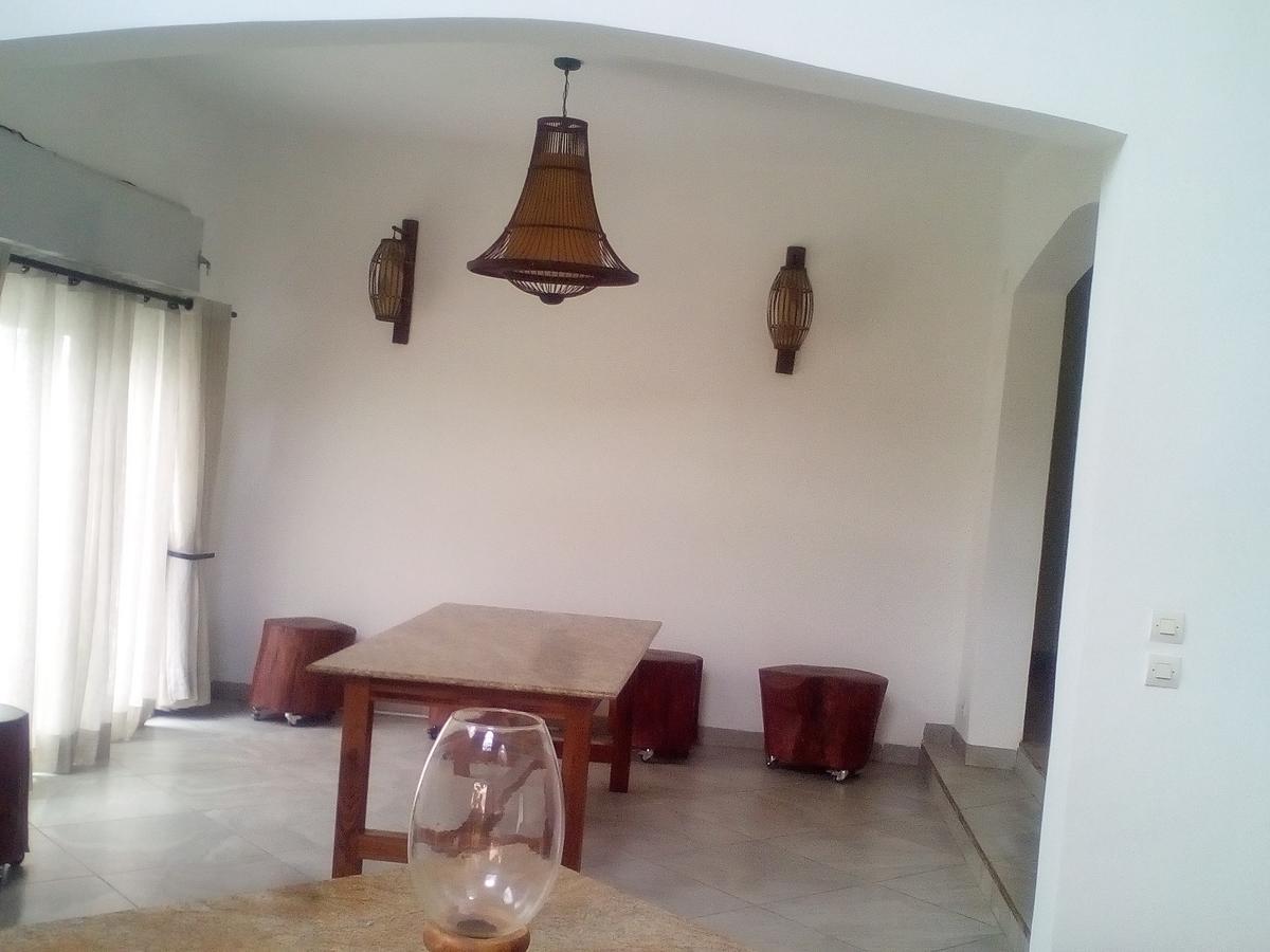 Ivato  Sahamalaza Bed & Breakfast エクステリア 写真